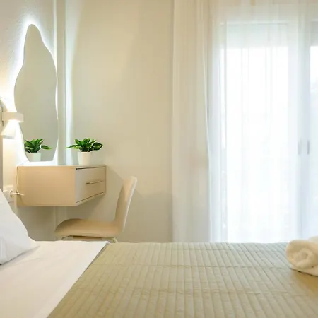 Elia Apartment *