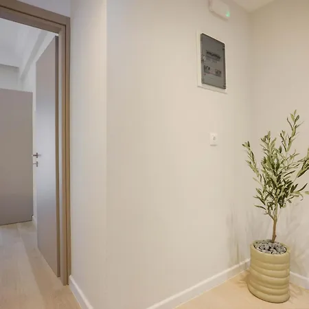 Elia Apartment *