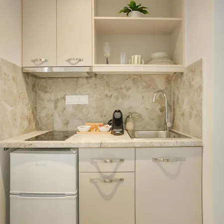 Elia Apartament *